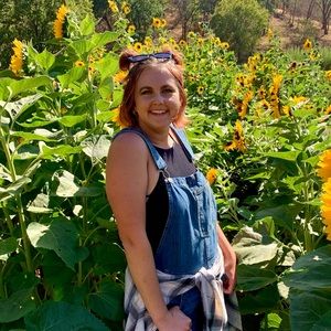 ✨Meet Your Posher 🌻✨